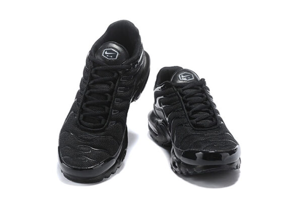 נעלי נייק-NIKE AIR MAX PLUS TN-BLACK
