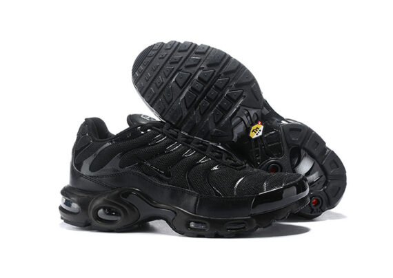 נעלי נייק-NIKE AIR MAX PLUS TN-BLACK