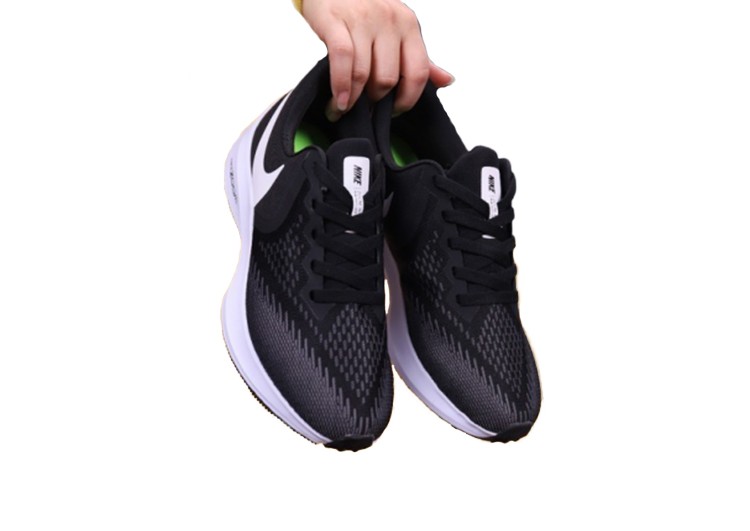 נעלי נייק-NIKE AIR ZOOM VOMERO W6-Black-White – תמונה 7