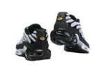 נעלי נייק-NIKE AIR MAX PLUS TN-LIGHT GRAY-BLACK