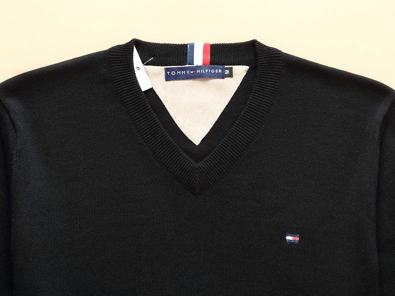 טומי הילפיגר-TOMMY TSHIRT MEN'S LONG V - Black – תמונה 13