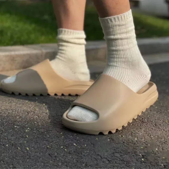 אדידס כפכפי ייזי Adidas Yeezy Slide Onyx Brown