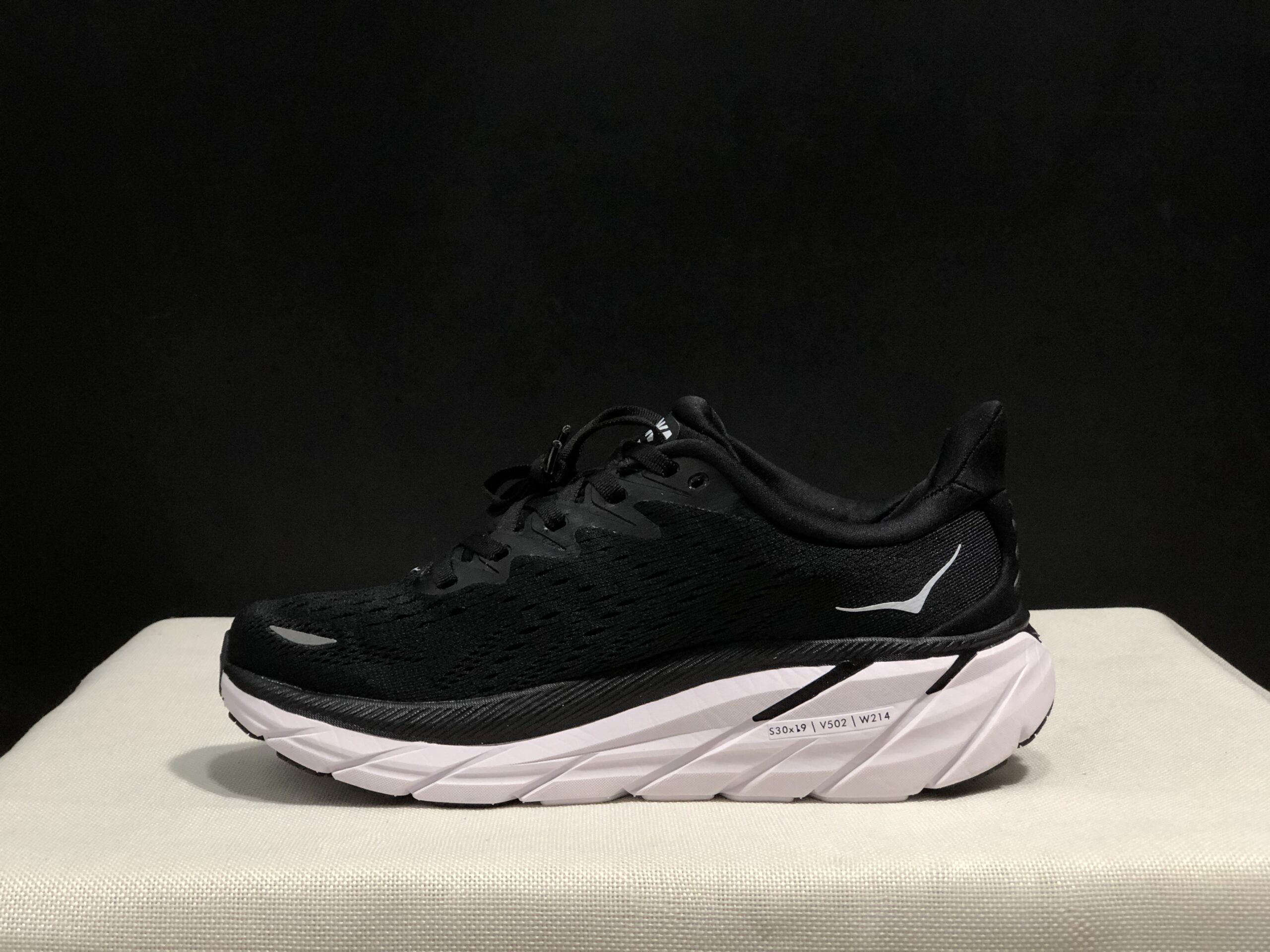 נעלי הוקה-HOKA ONE ONE Clifton 8 Black – תמונה 16