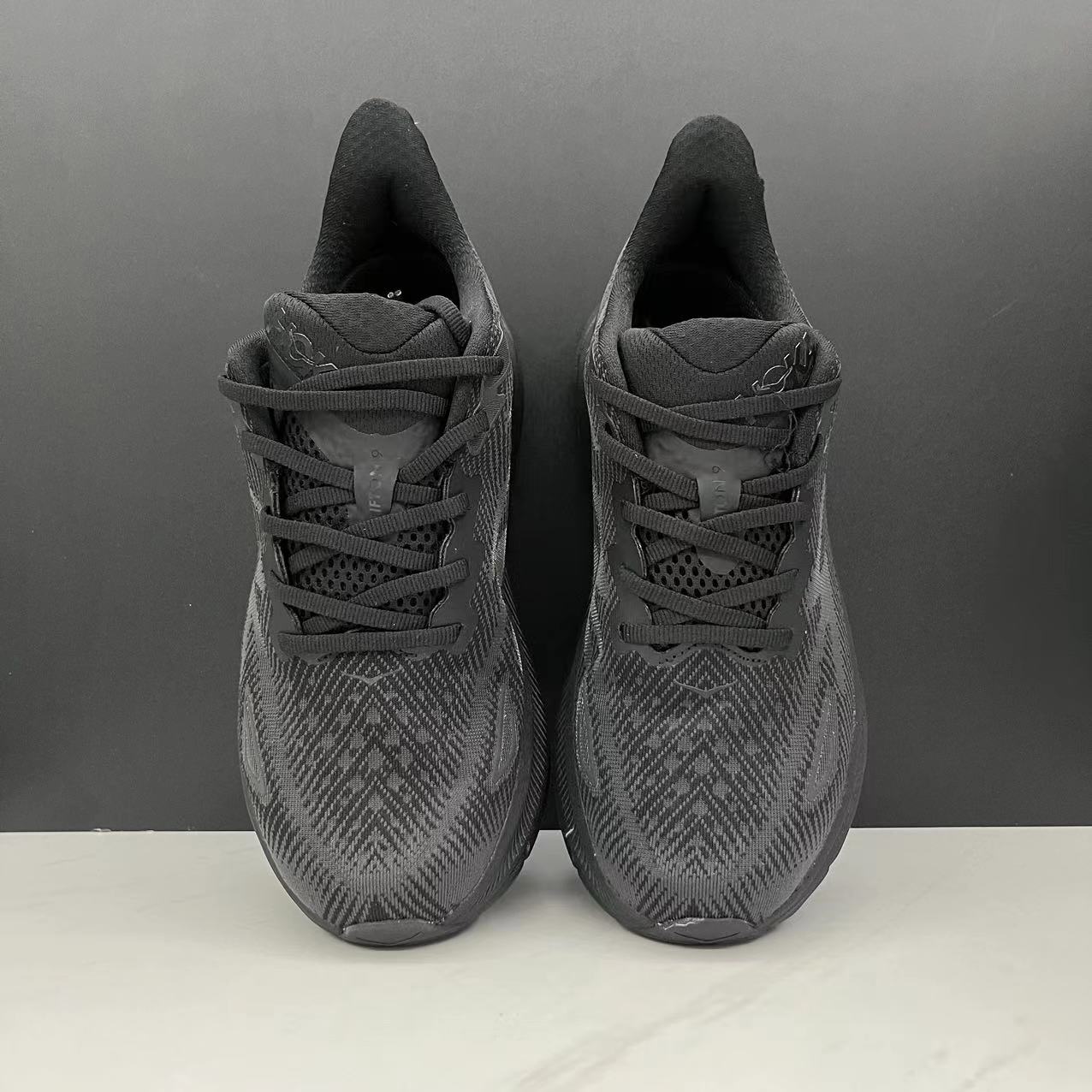 נעלי הוקה-HOKA ONE ONE Clifton 9 Black – תמונה 10