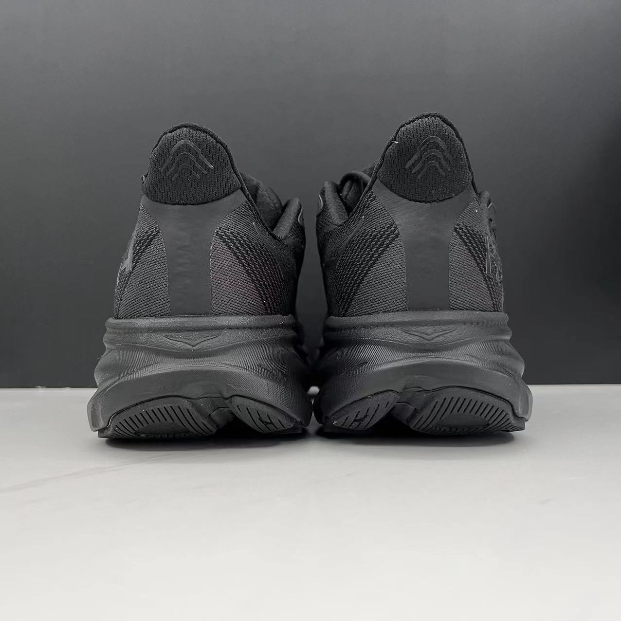 נעלי הוקה-HOKA ONE ONE Clifton 9 Black – תמונה 9