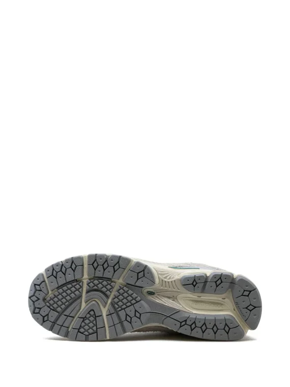 ניו באלאנס - New Balance 2002 R Linen sneakers