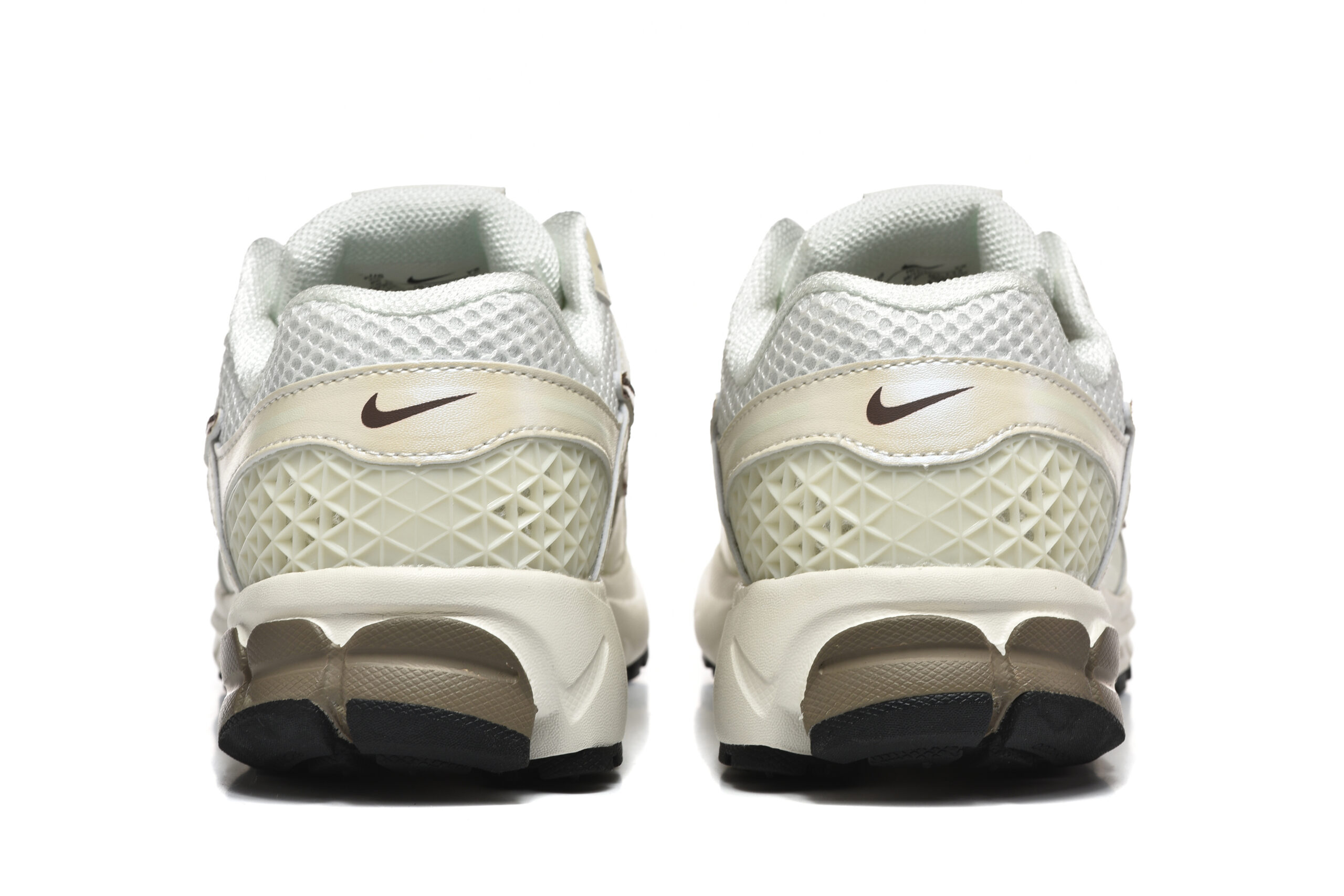 נעלי נייק-Nike Air Zoom Vomero 5 SILVER – תמונה 4