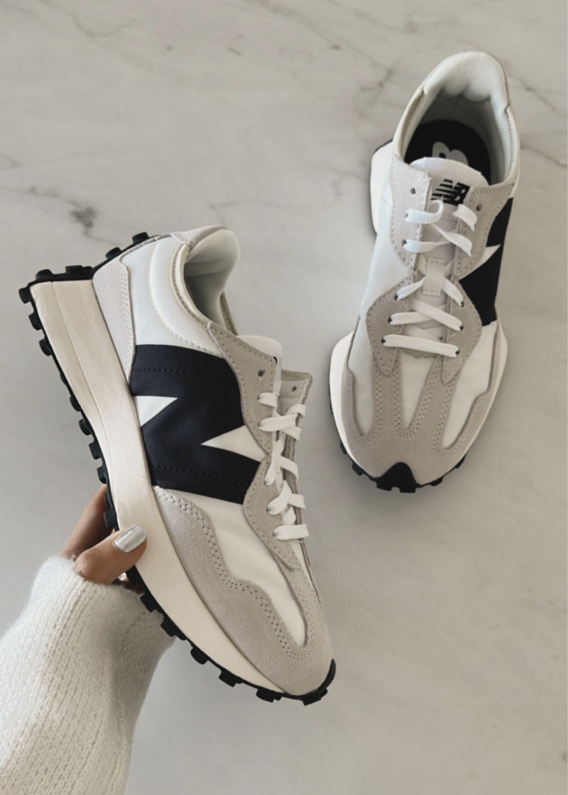 New Balance 327