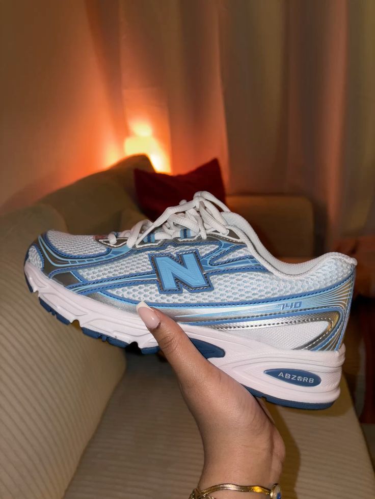 New Balance 740