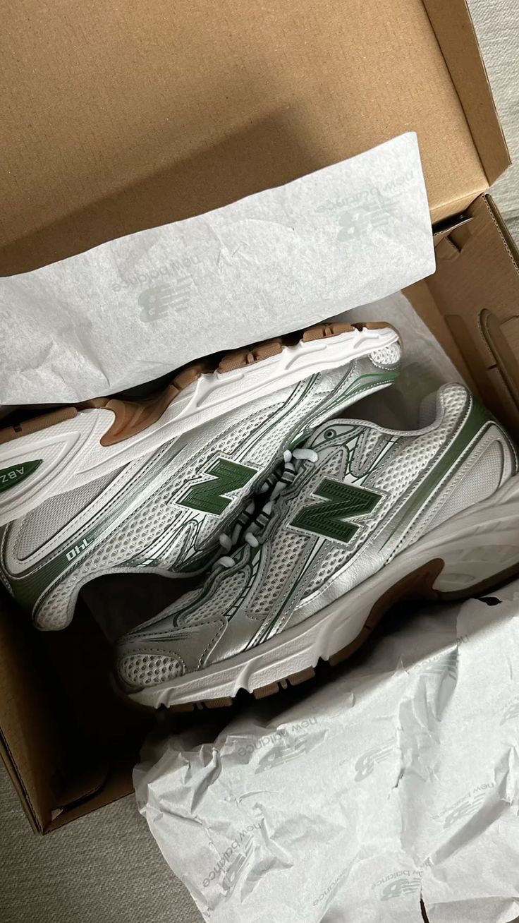 New Balance 740