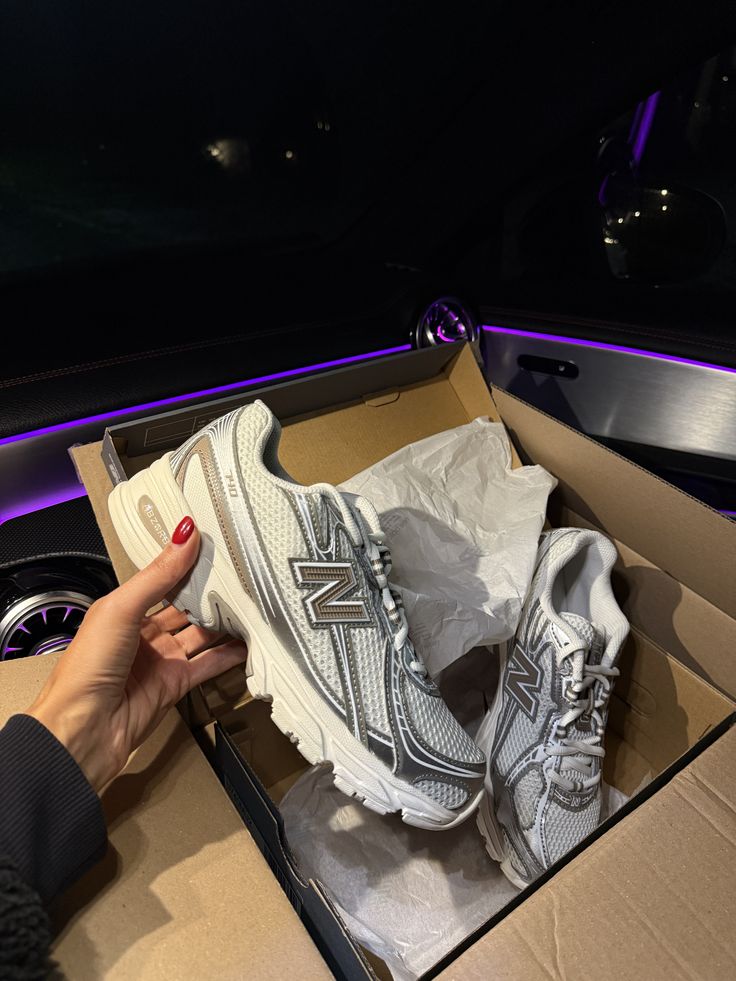 New Balance 740