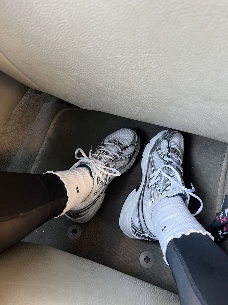New Balance 740