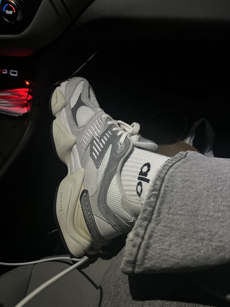 New Balance 9060