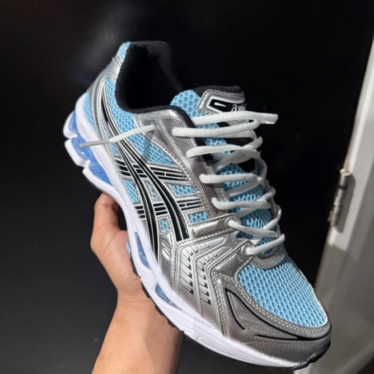 ASICS - תמונות לקוחות והמחשות