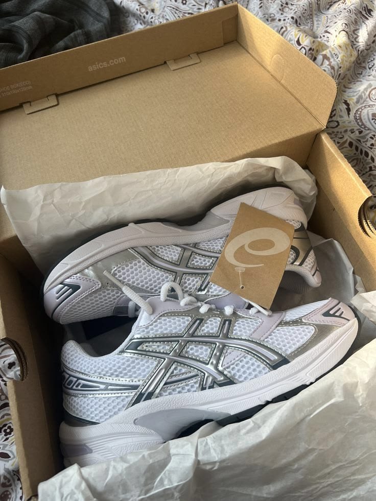 ASICS - תמונות לקוחות והמחשות