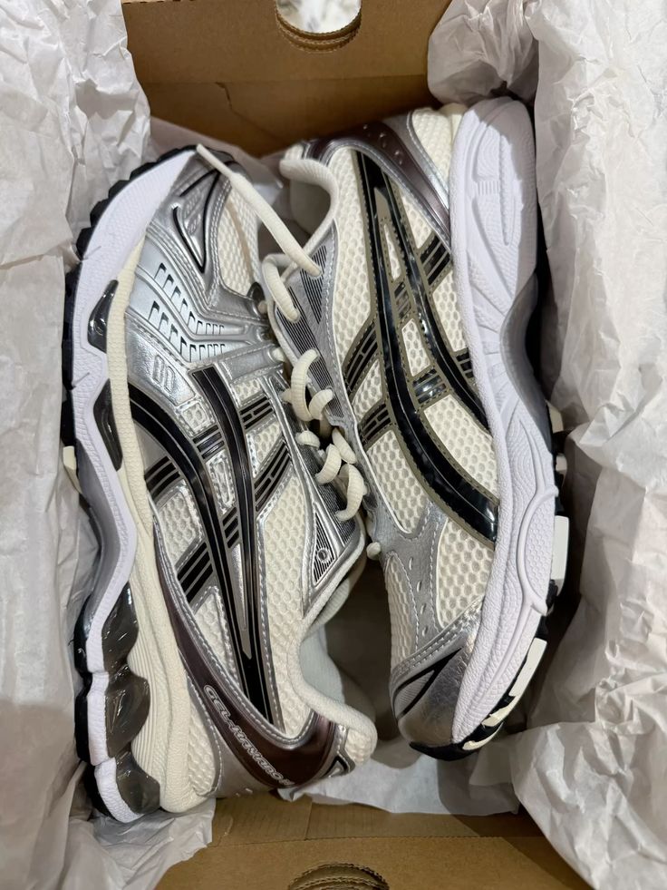 ASICS - תמונות לקוחות והמחשות