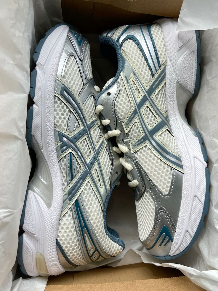 ASICS - תמונות לקוחות והמחשות