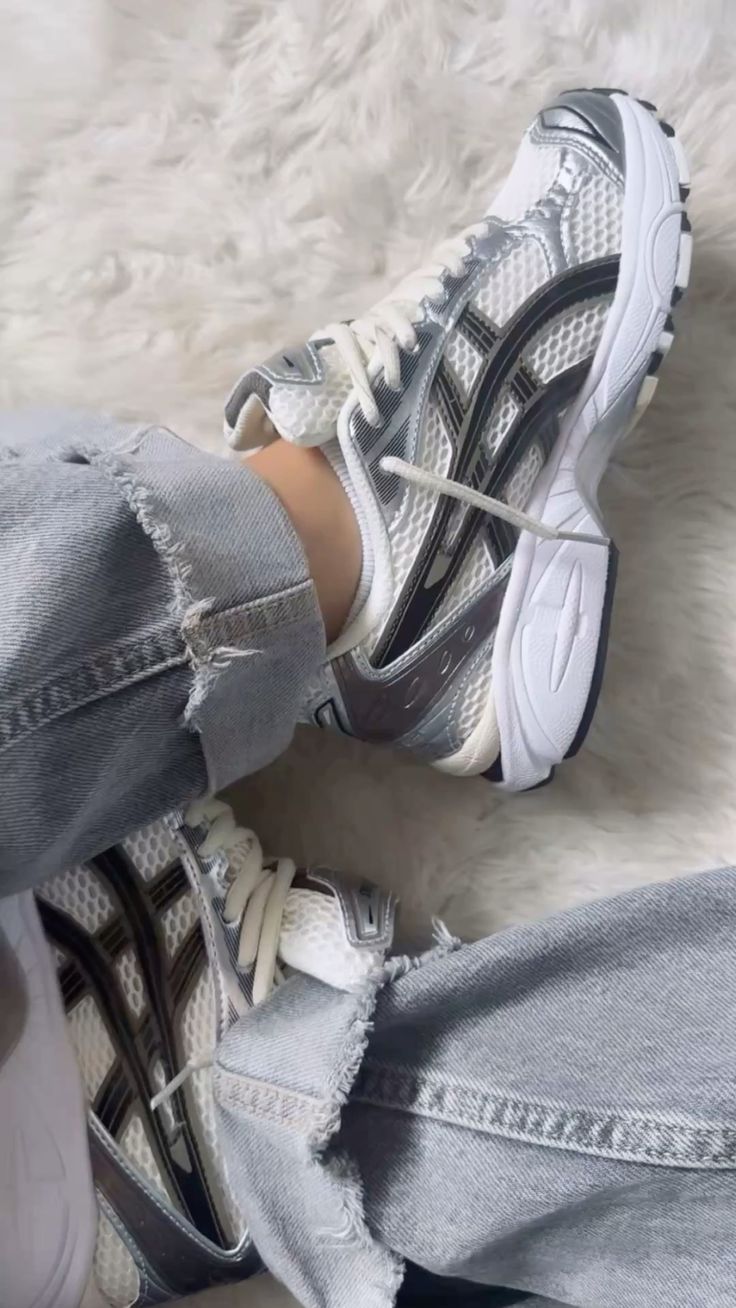 ASICS - תמונות לקוחות והמחשות