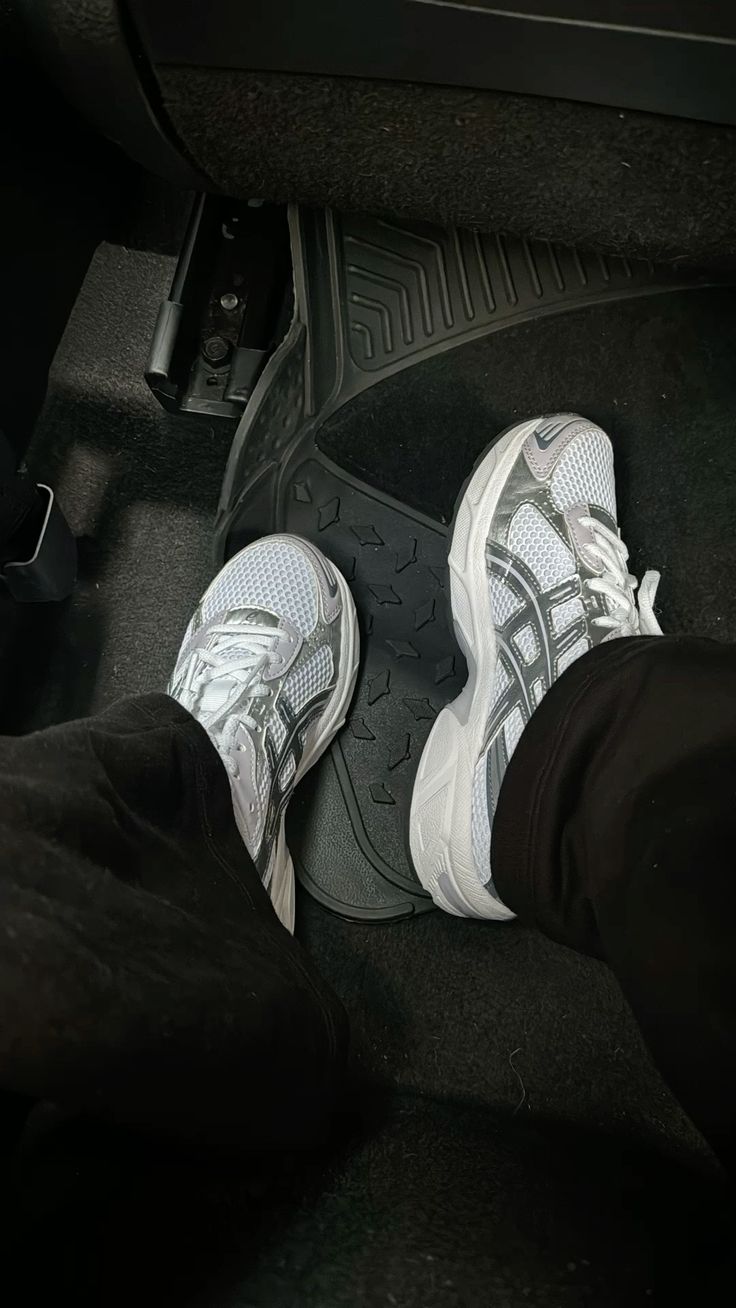 ASICS - תמונות לקוחות והמחשות