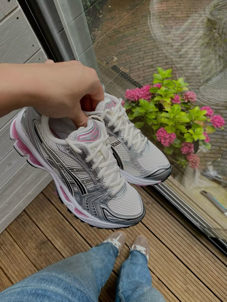 ASICS - תמונות לקוחות והמחשות