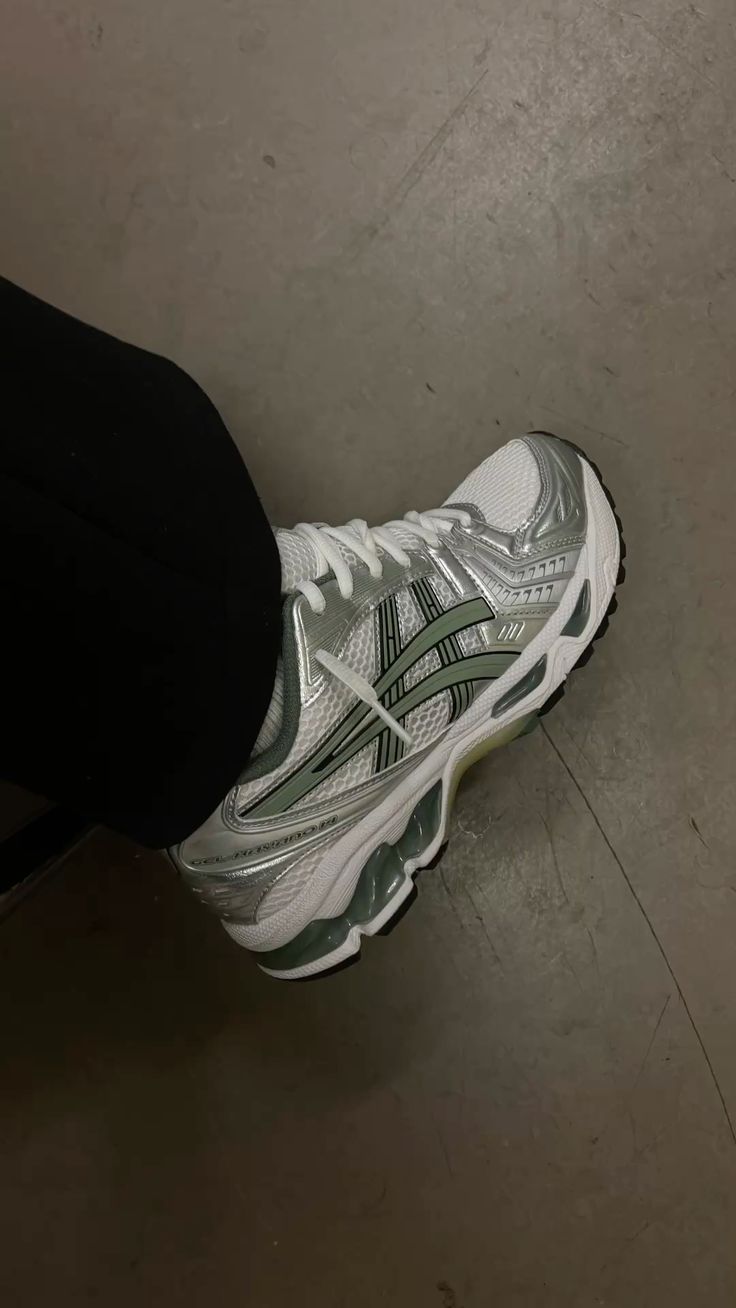 ASICS - תמונות לקוחות והמחשות