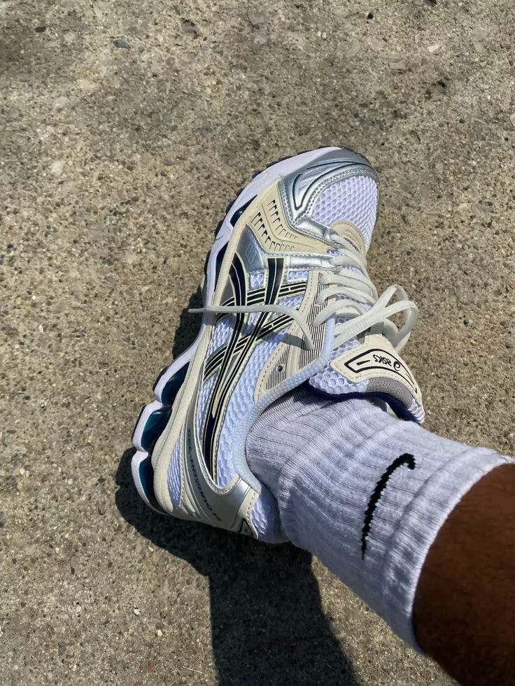 ASICS - תמונות לקוחות והמחשות