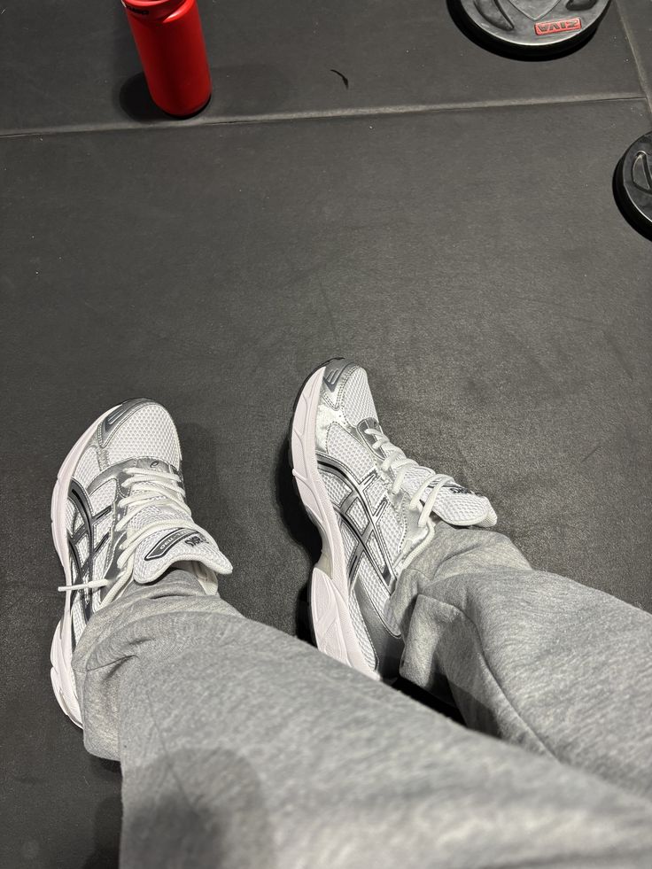 ASICS - תמונות לקוחות והמחשות