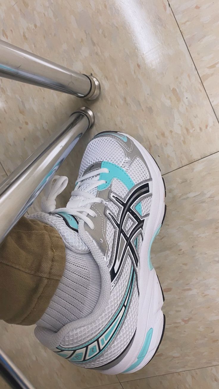 ASICS - תמונות לקוחות והמחשות